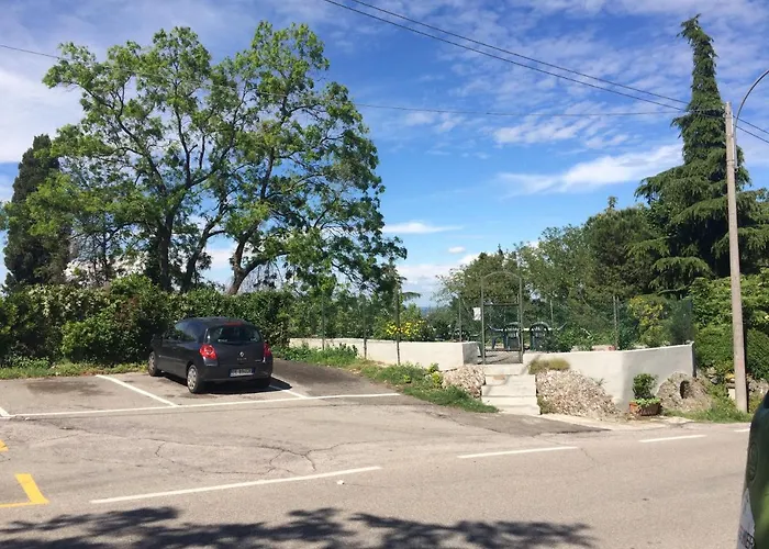 Monte Donato לינה וארוחת בוקר 3*